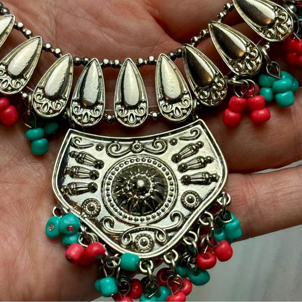 Silver tone Bead and Medallion Fashion Necklace - Picture 5 of 8